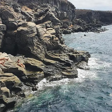 Adventure House Tenerife ホステル